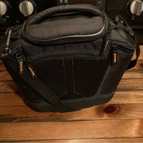 Case Logic SLR Camera Case with Shoulder Strap ■ SLR Suspension System - Picture 3 of 4